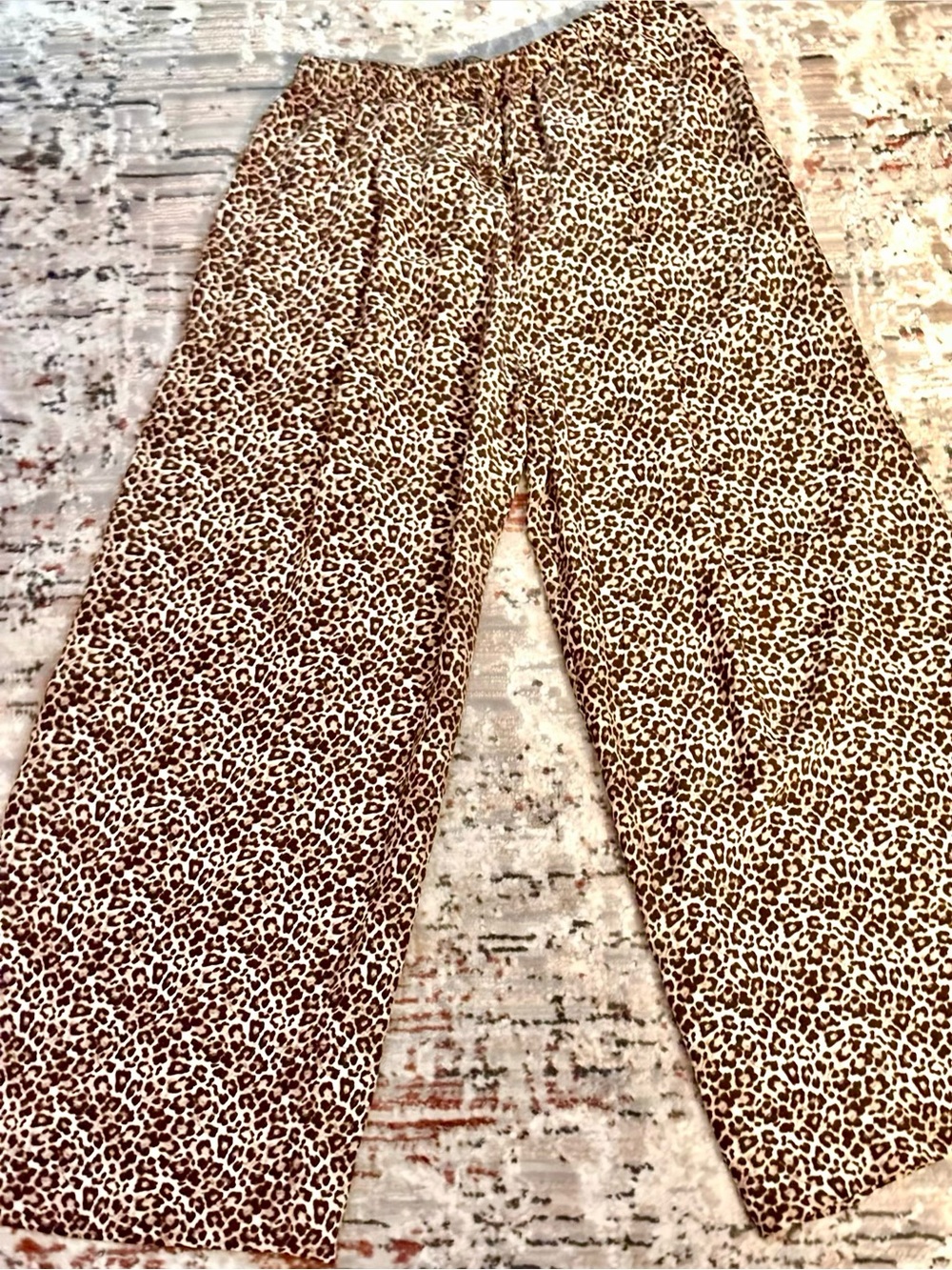 American Eagle Outfitters Leopard Print Pants 100 % silk.